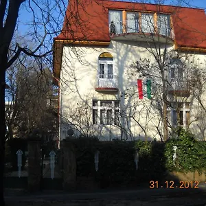 https://villa-julia-budapest.inbudapesthotels.com